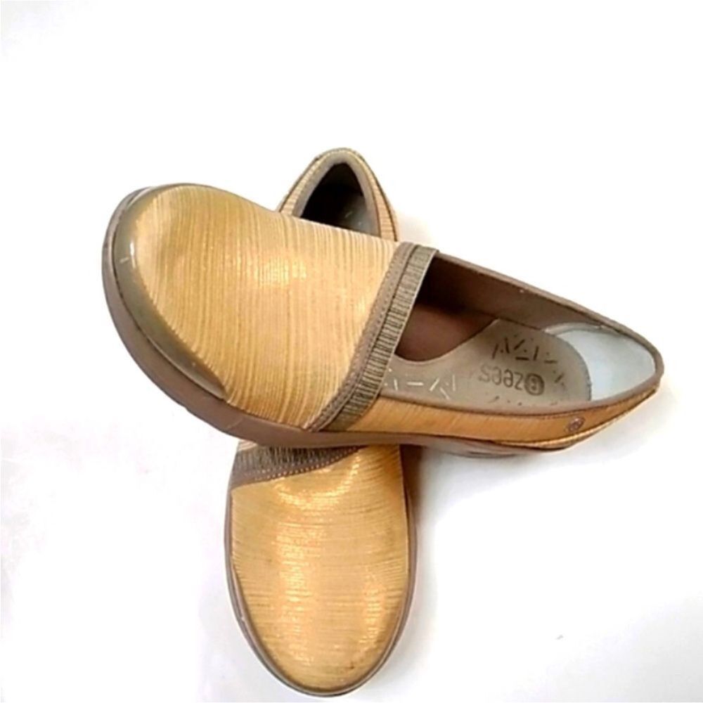 BZEES WOMEN SHOES SIZE 10M
